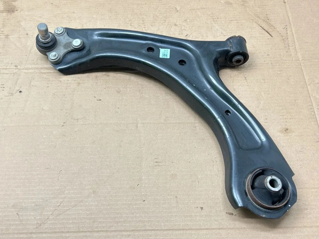 Front lower control arm/wishbone 54500CV000