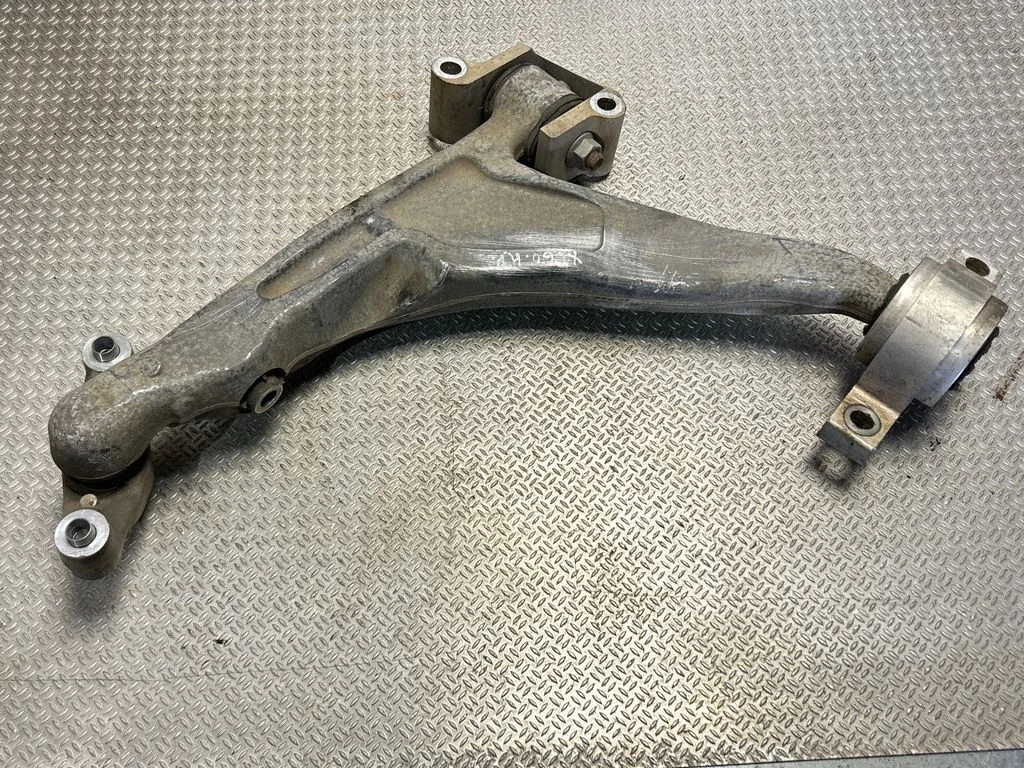 Front lower control arm/wishbone 31360700