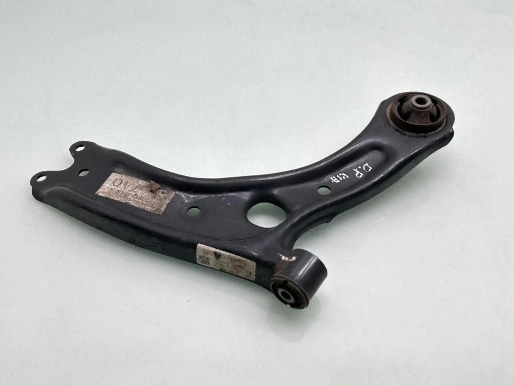 Front lower control arm/wishbone 54501D7000