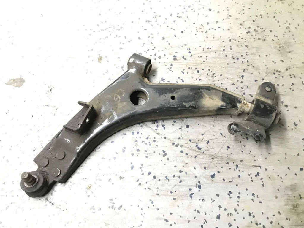 Front lower control arm/wishbone 96639895
