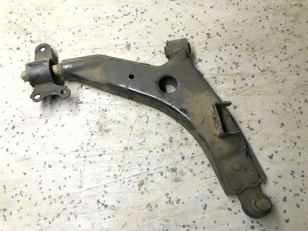 Front lower control arm/wishbone 96970077