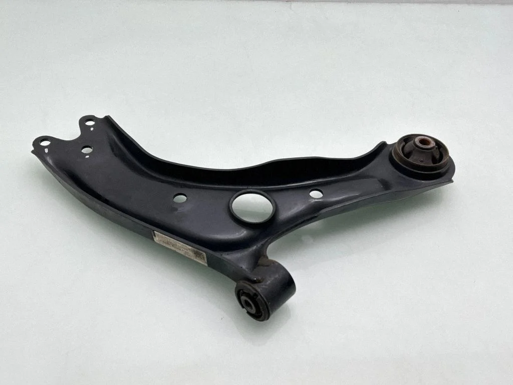 Front lower control arm/wishbone 54500D7000