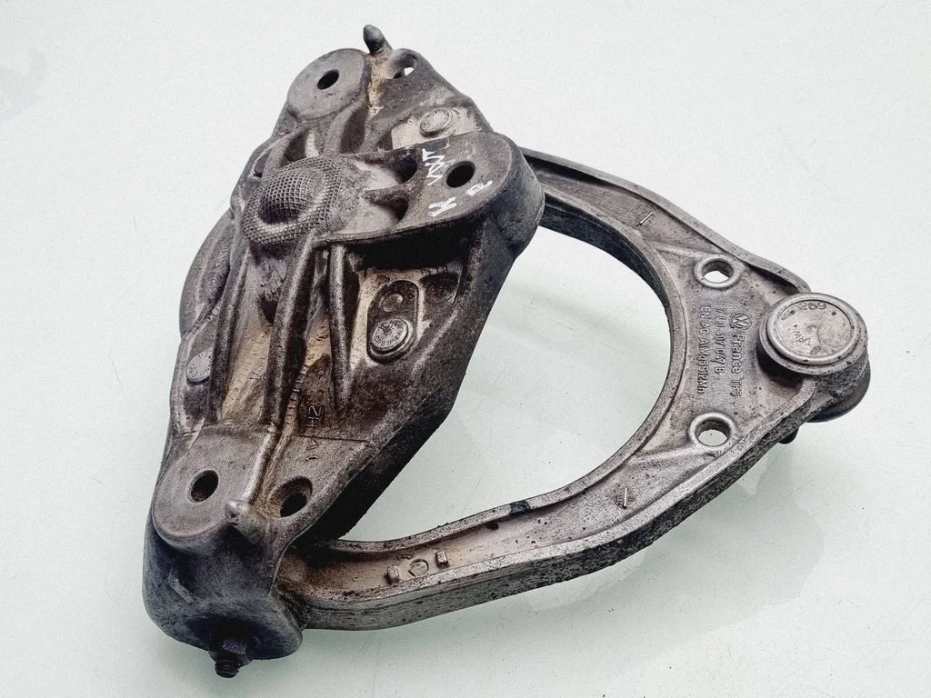 Front upper control arm/wishbone 7L0407047B
