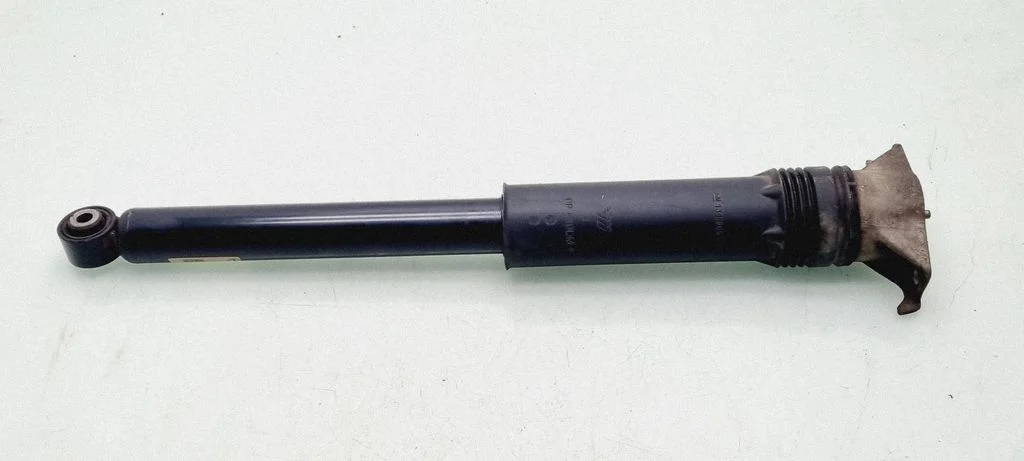 Aizmugurējais amortizators 39131173