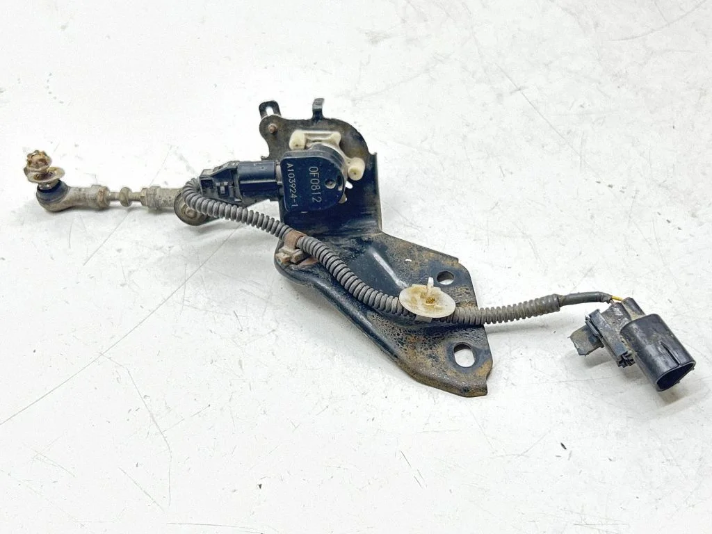 Headlight/headlamp level sensor 82821-30600
