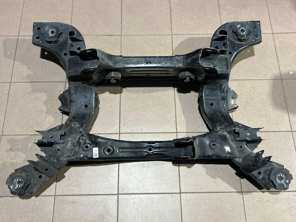 Aizmugurējais apakšrāmis 68458196AG
