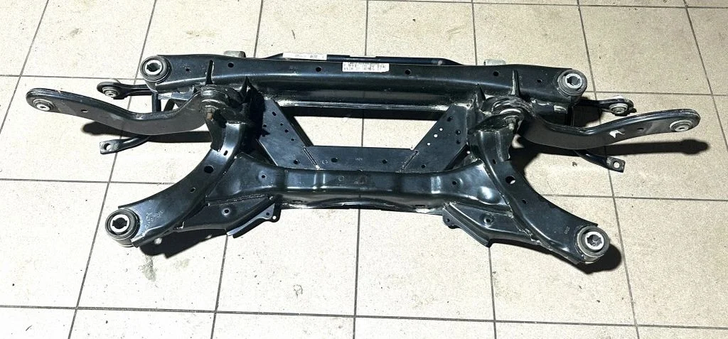 Aizmugurējais apakšrāmis JX615K067