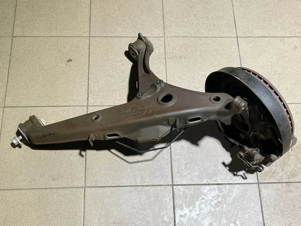 Rear wheel hub spindle/knuckle 7E0501413A