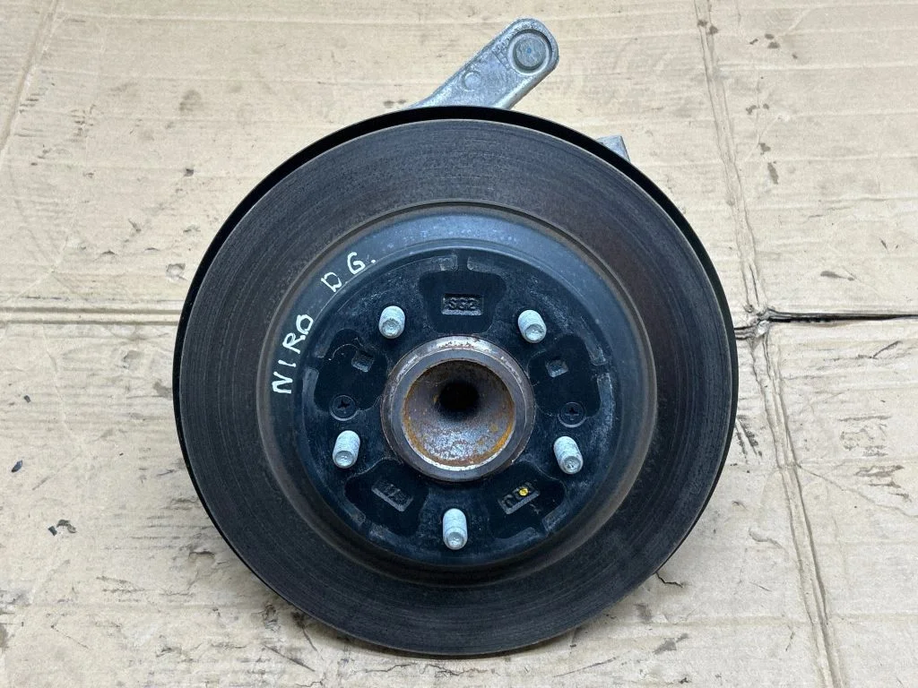 Rear wheel hub spindle/knuckle 52711AT000