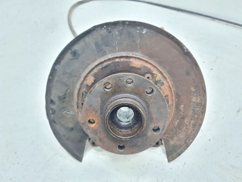 Rear wheel hub spindle/knuckle 7L6505435A