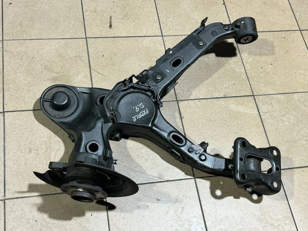 Rear wheel hub spindle/knuckle 9807504980