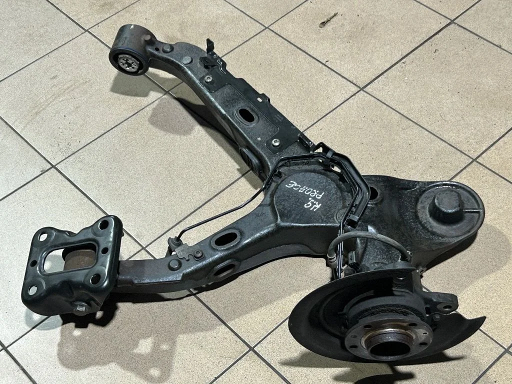 Rear wheel hub spindle/knuckle 8807505080