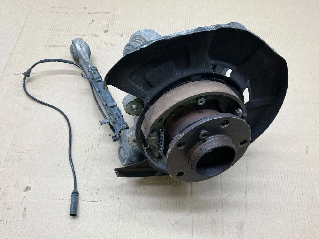 Rear wheel hub spindle/knuckle A3560