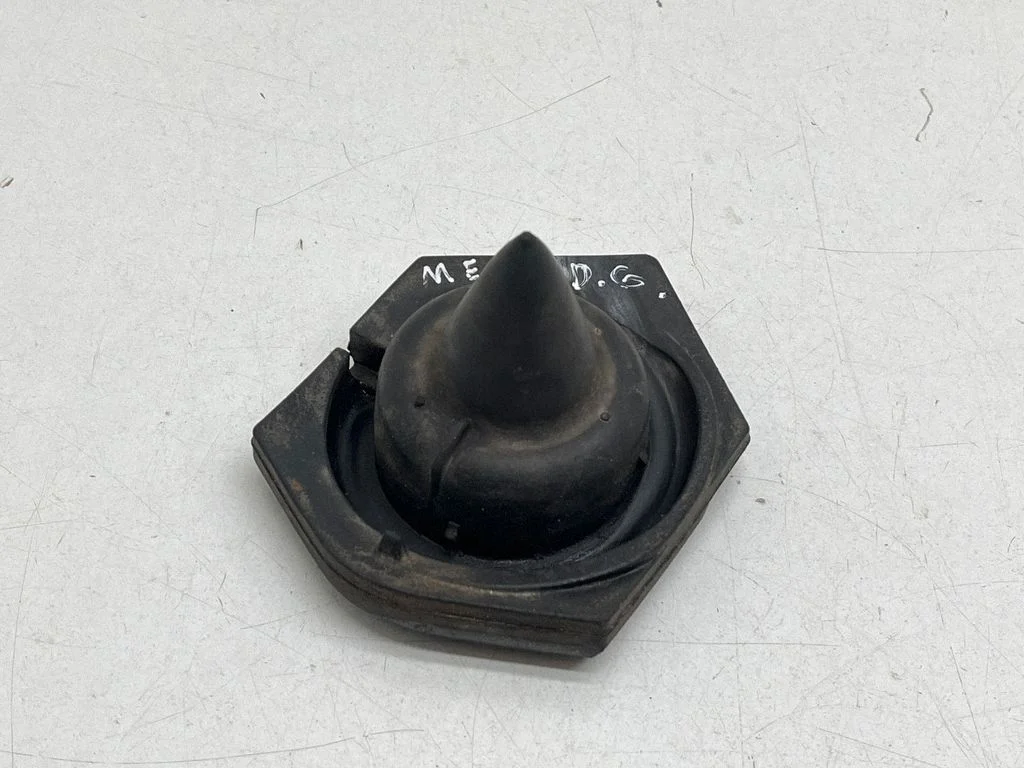 Rear coil spring rubber mount 552400003R