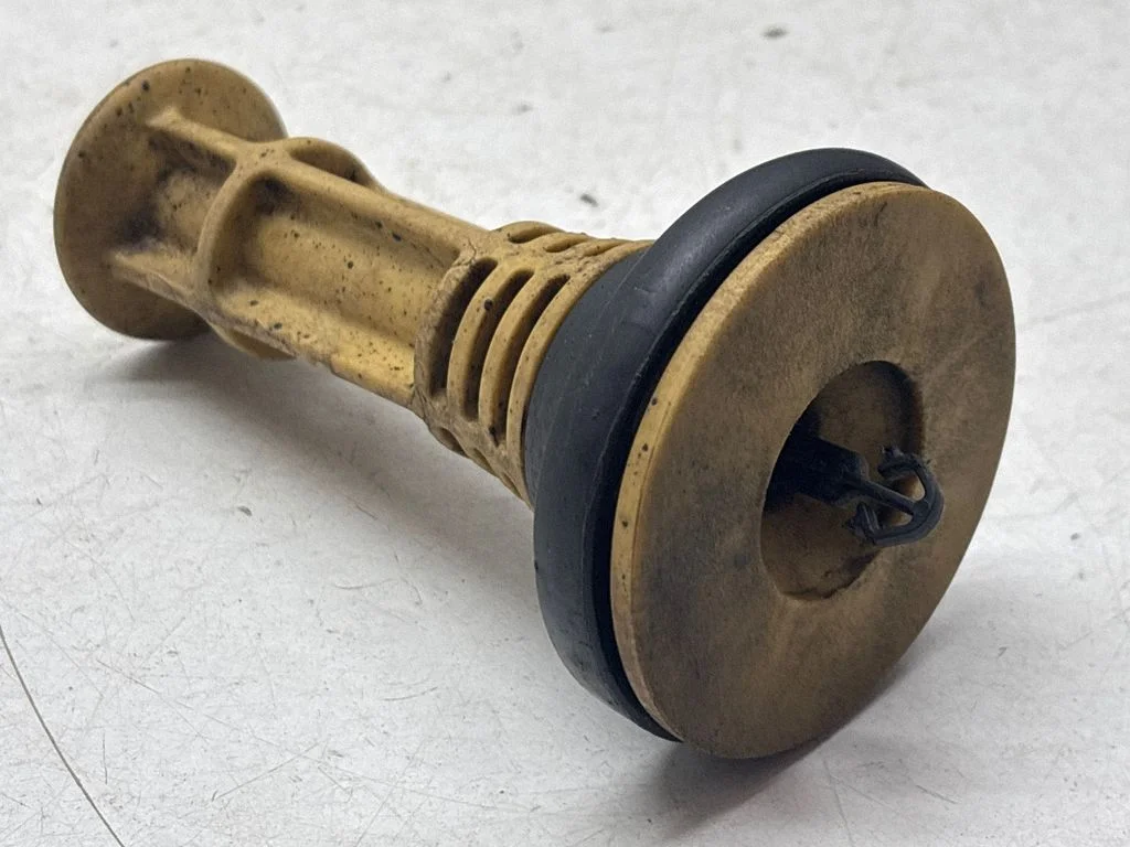 Rear coil spring rubber mount 555220013R