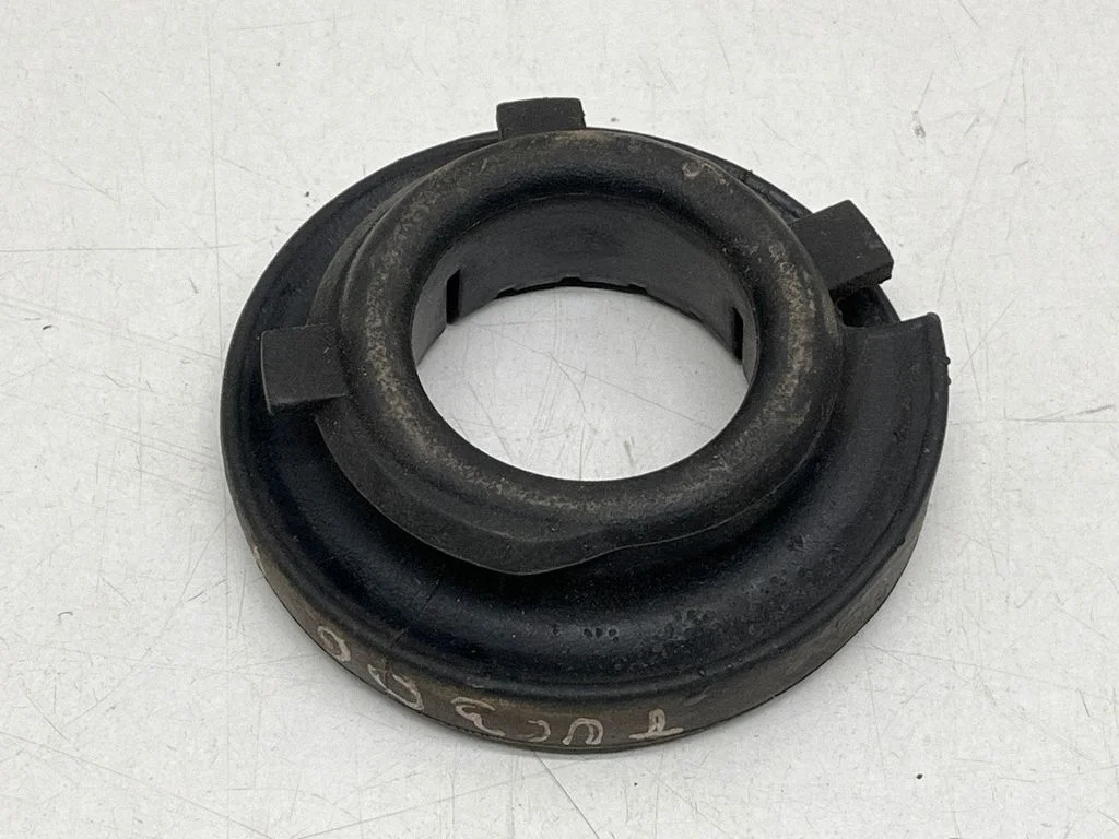 Tagumise keerdvedru kummipadi 55331D3000