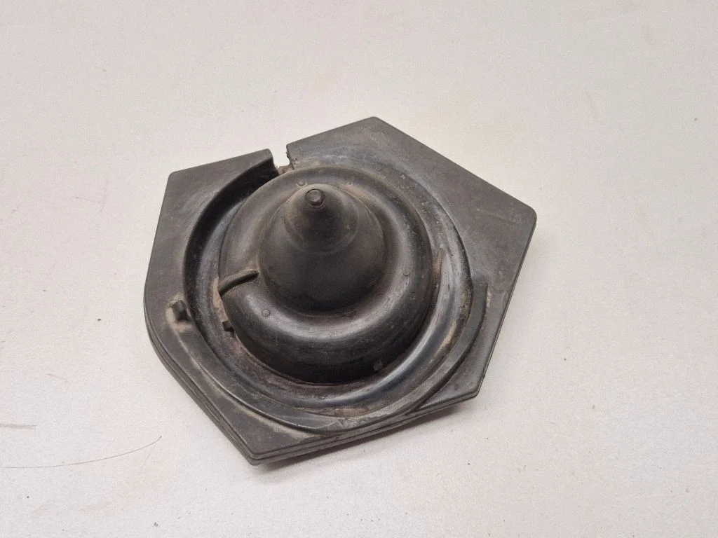 Rear coil spring rubber mount 552400003R