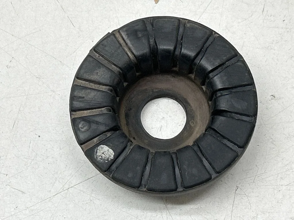 Tagumise keerdvedru kummipadi 55370C1100