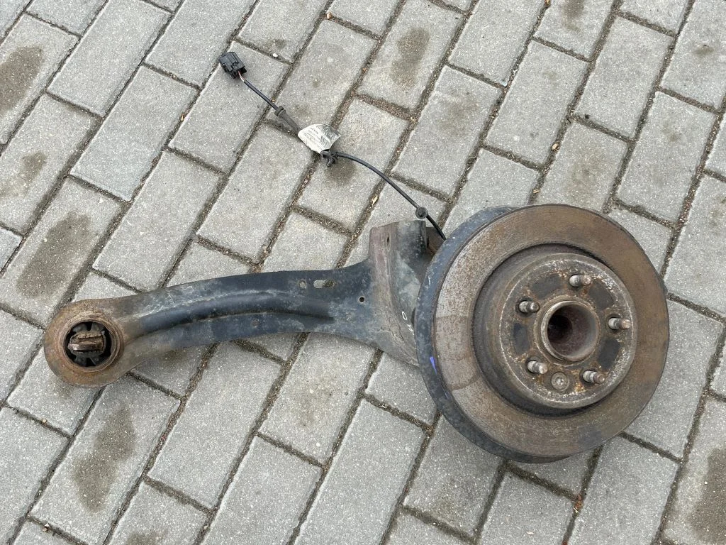 Rear wheel hub spindle/knuckle P31360695