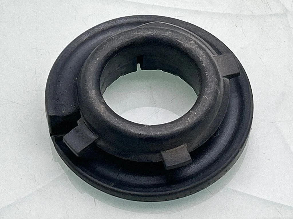 Tagumise keerdvedru kummipadi 55331D3000