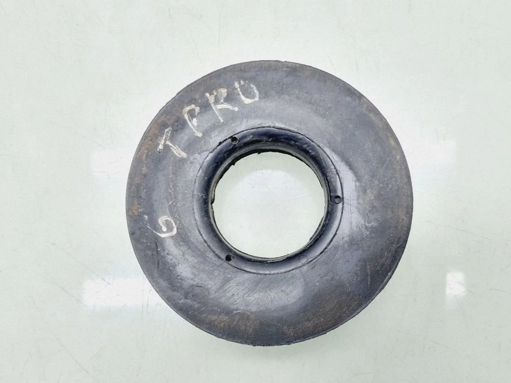 Tagumise keerdvedru kummipadi – tagumine
