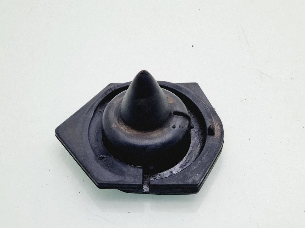 Rear coil spring rubber mount 552400003R