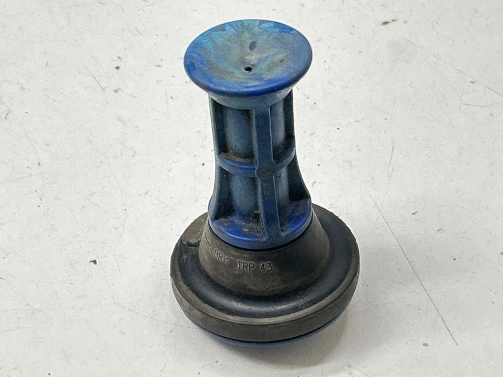 Rear coil spring rubber mount 555239841R