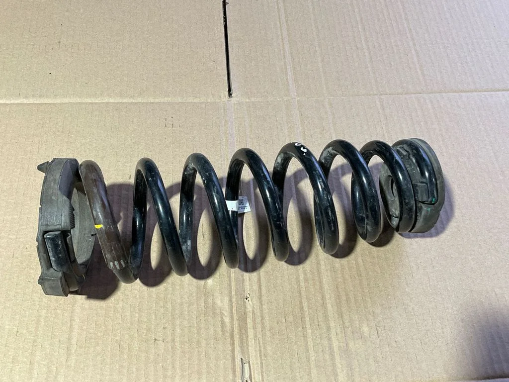 Rear coil spring X55350A8860