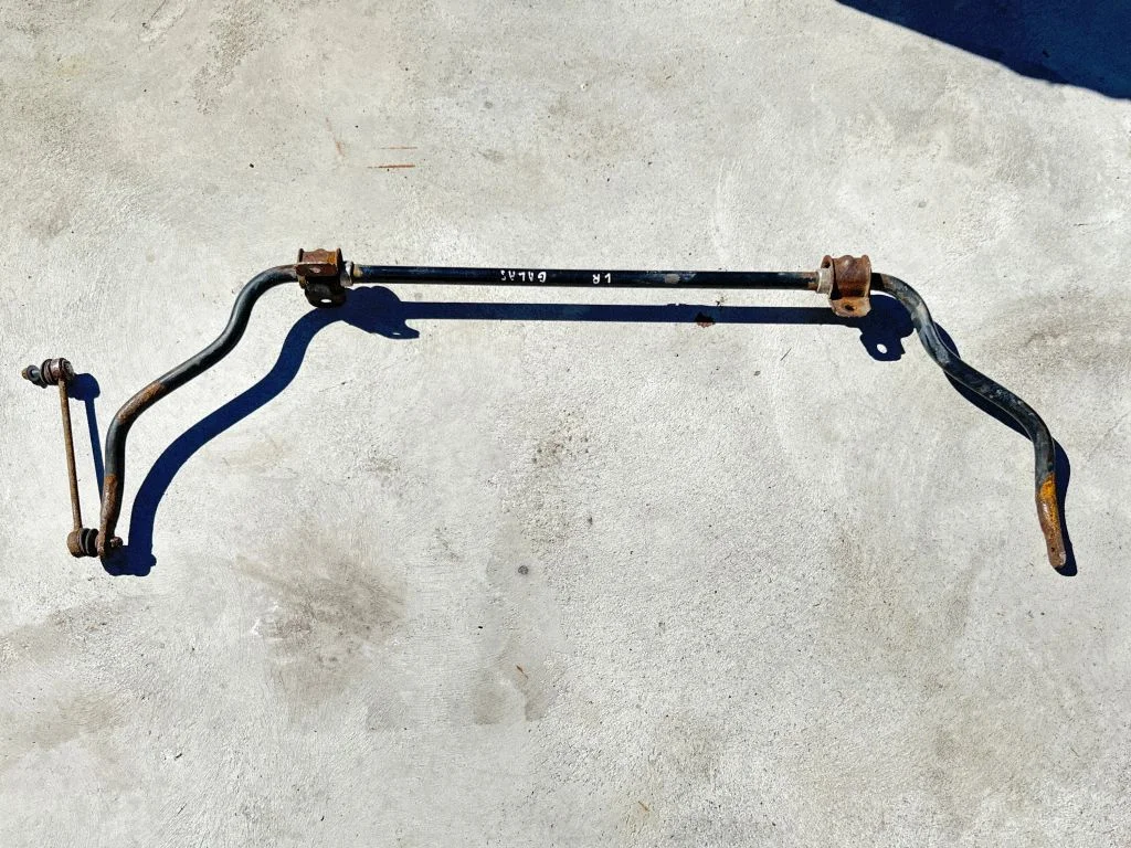 Aizmugurējais stabilizators BJ325A771BD