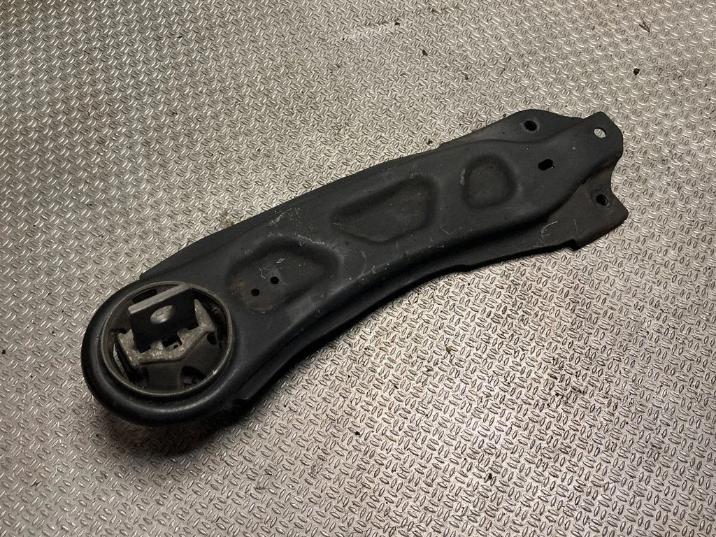 Rear control arm – Mercedes-Benz CLA-Class C117 X117 W117 (2013-2019)