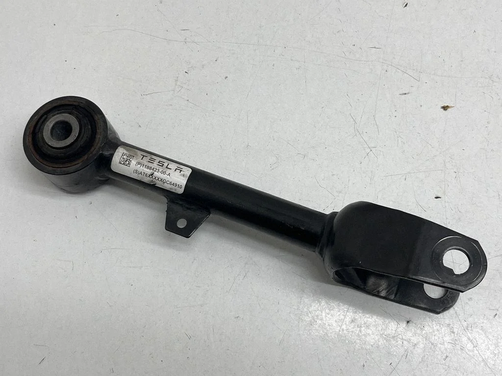 Rear control arm – Tesla Model Y (2020-)