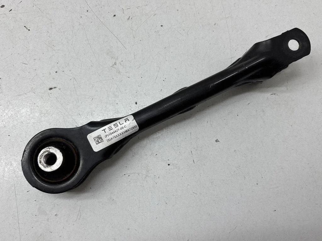 Rear control arm – Tesla Model Y (2020-)