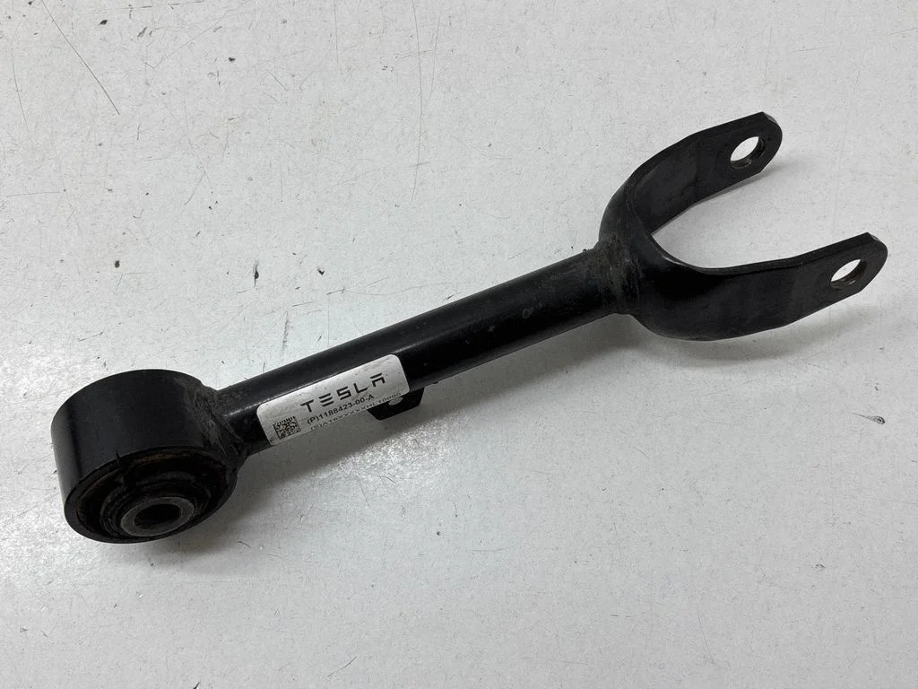 Rear control arm – Tesla Model Y (2020-)