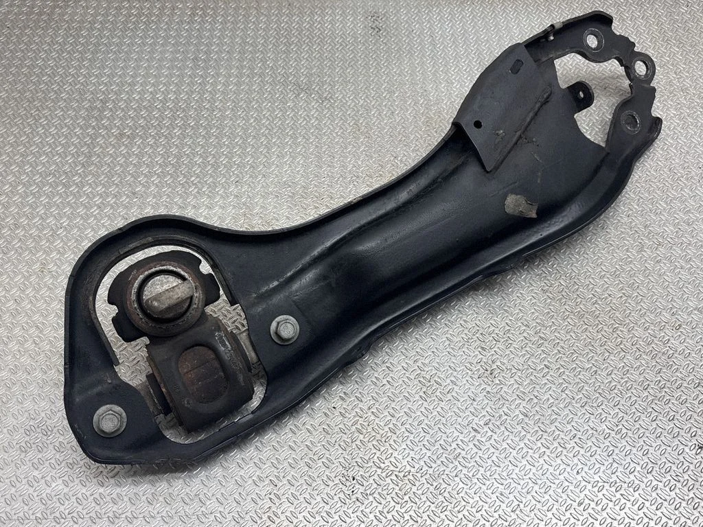 Rear control arm 68284220AC