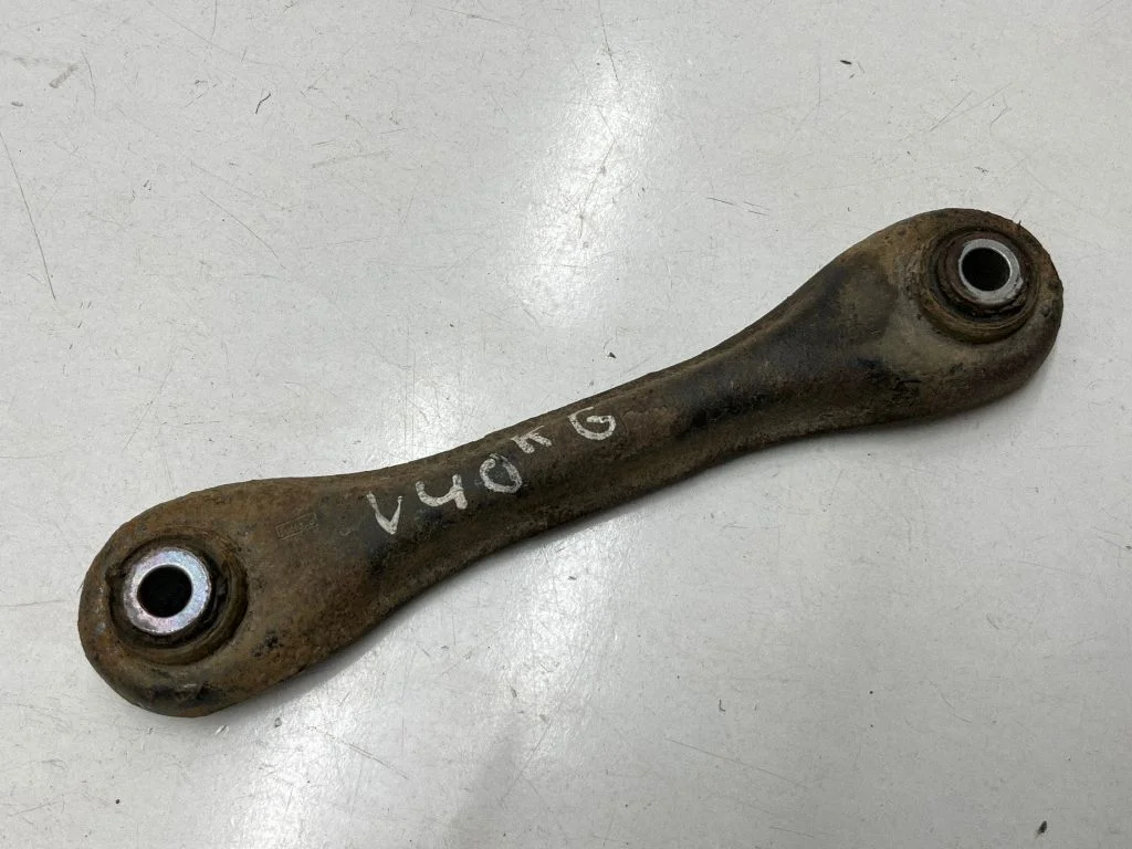 Rear control arm 31277675