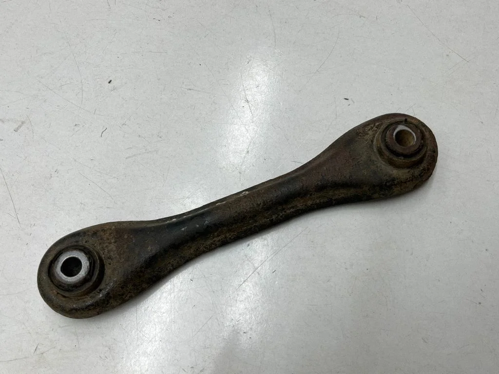 Rear control arm 31277675