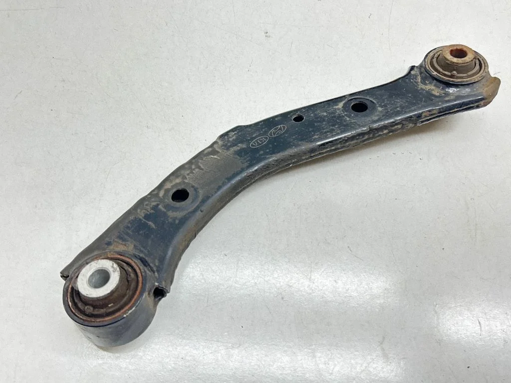 Rear control arm – rear right