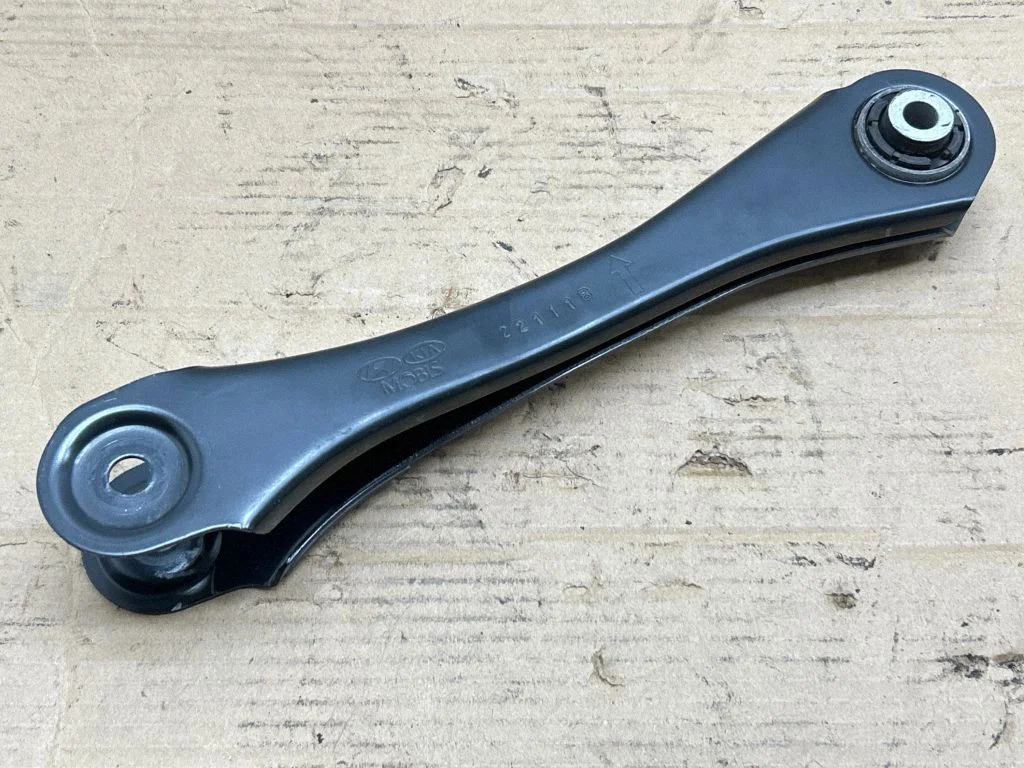 Rear control arm 55250AAAA0