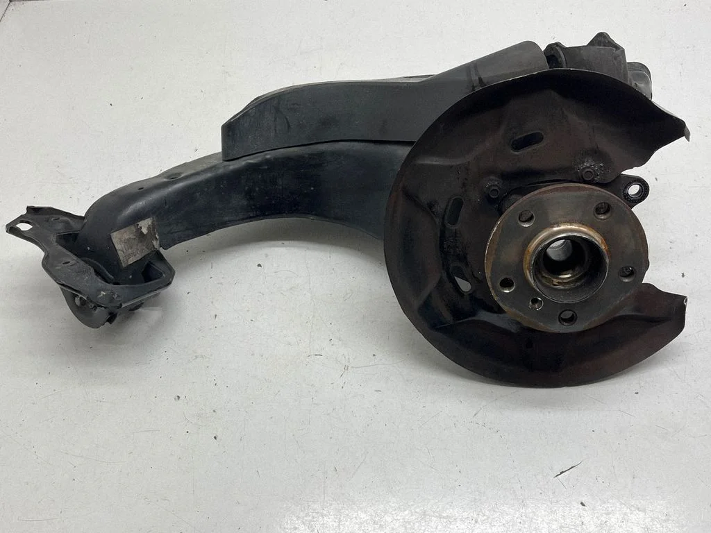 Rear wheel hub 6851582