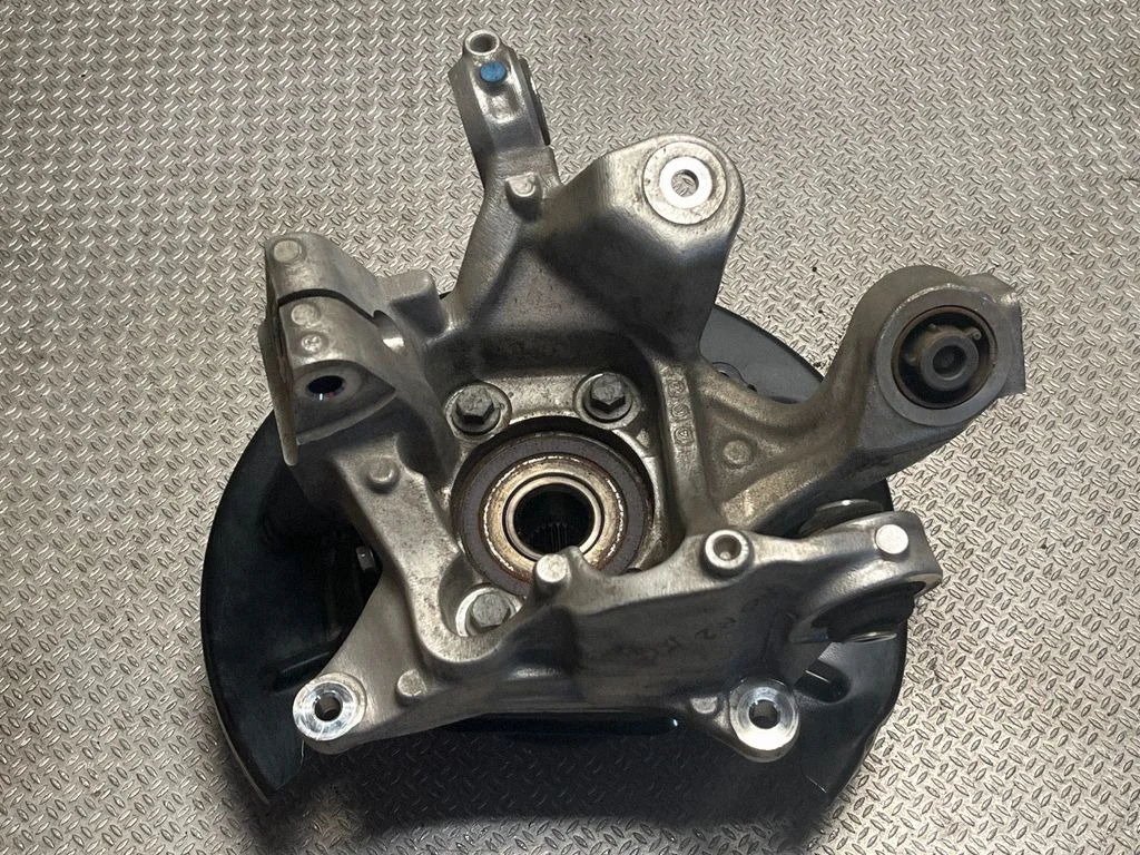 Rear wheel hub 28411FN050