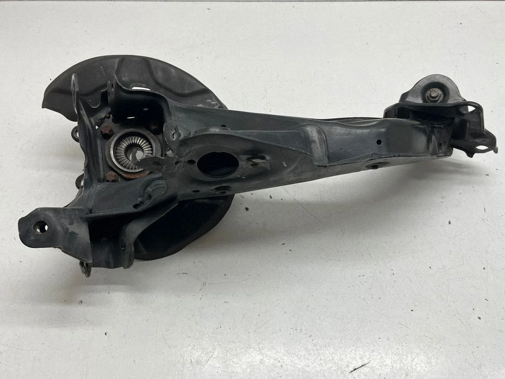 Rear wheel hub 6851581