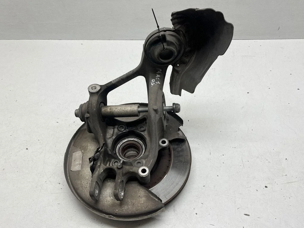 Tagumine rumm 8R0505436C