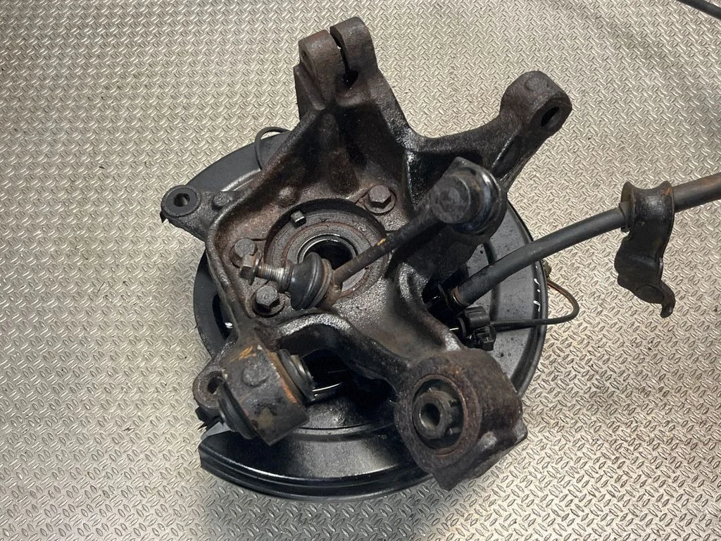 Rear wheel hub – rear left