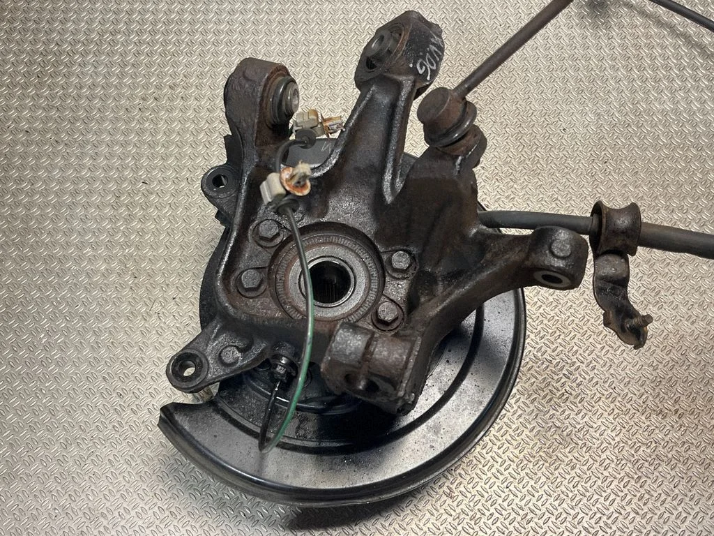 Rear wheel hub – rear right