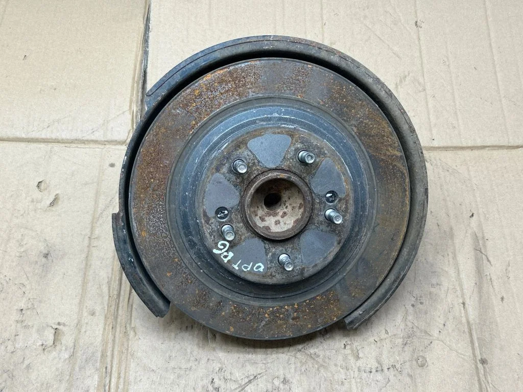 Tagumine rumm A63RA84AC1