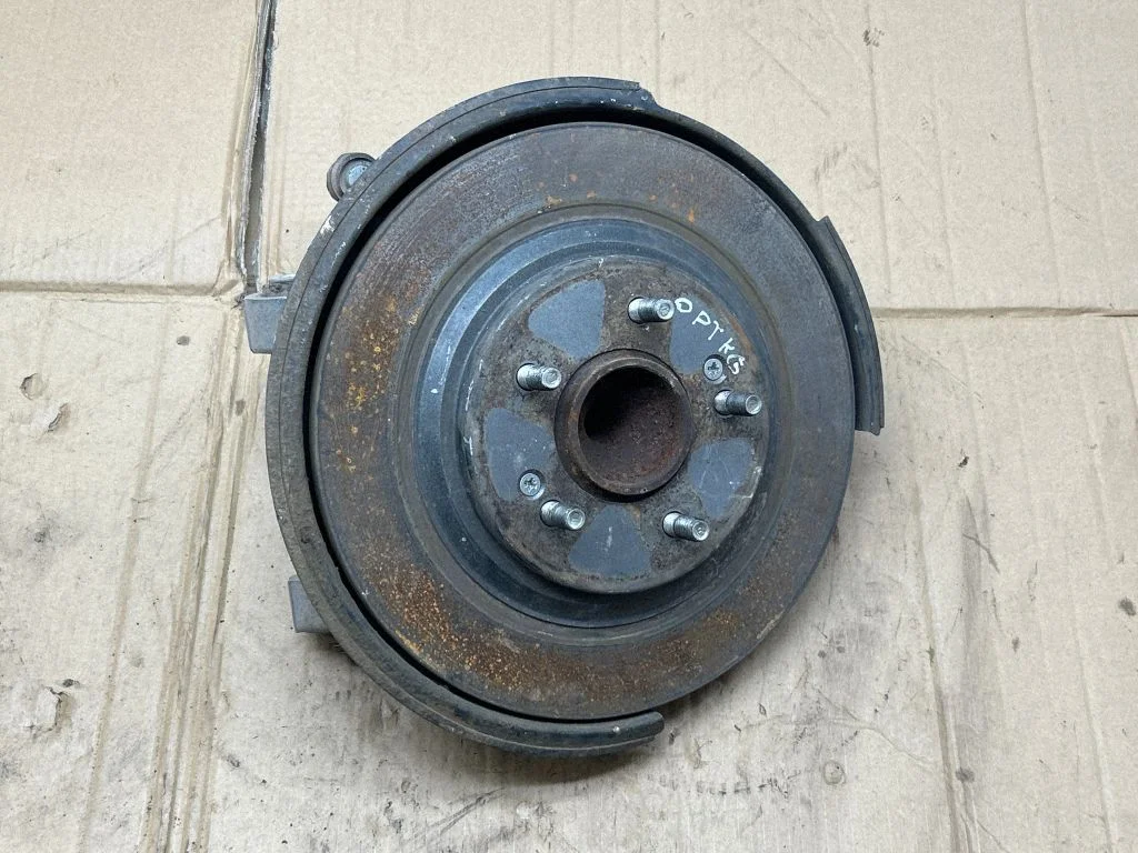 Tagumine rumm A651A84TC1