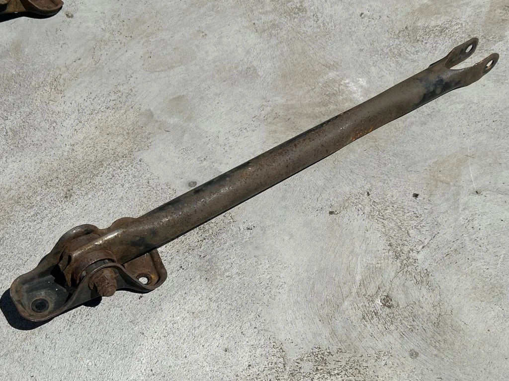 Aizmugurējā svira 6H525B764AD