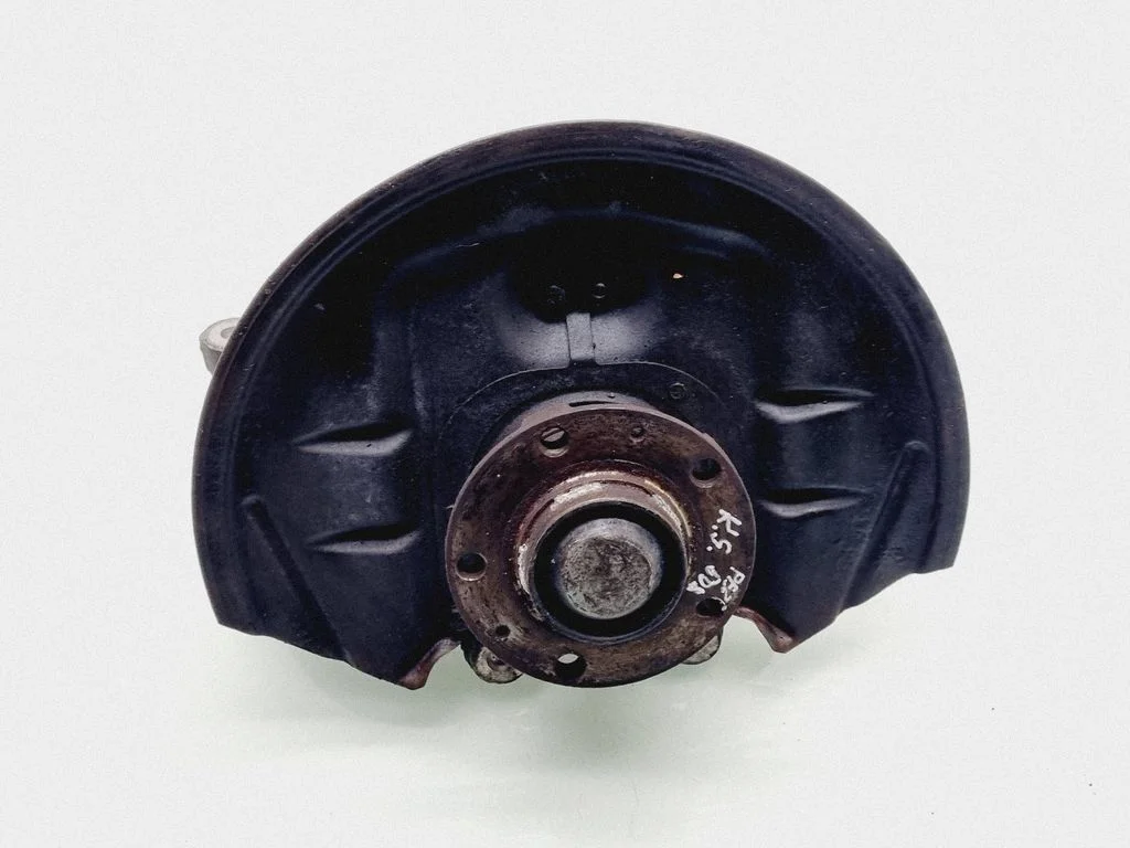 Rear wheel hub – rear left