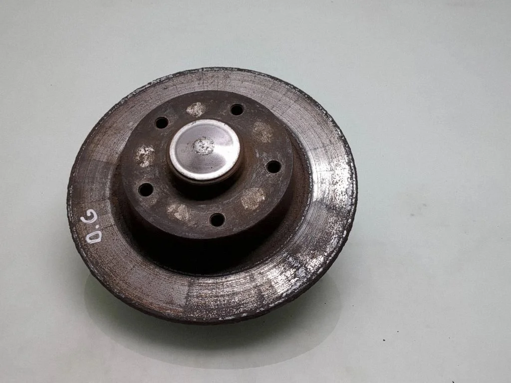 Rear wheel hub – rear right