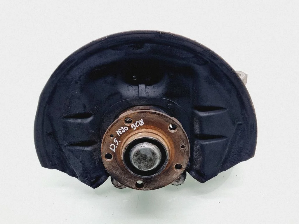 Rear wheel hub – rear right